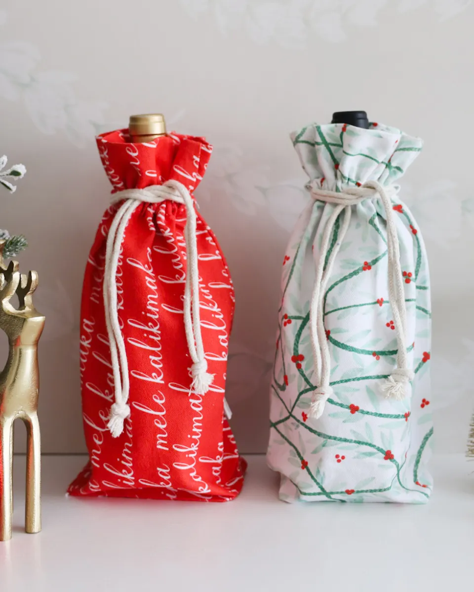 Mele Leaf Lei Wine Bottle Bag