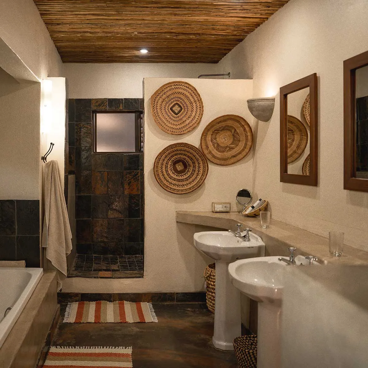 "Well"cation - bounti in Botswana Trip | Luxury Suite, Sharing Room