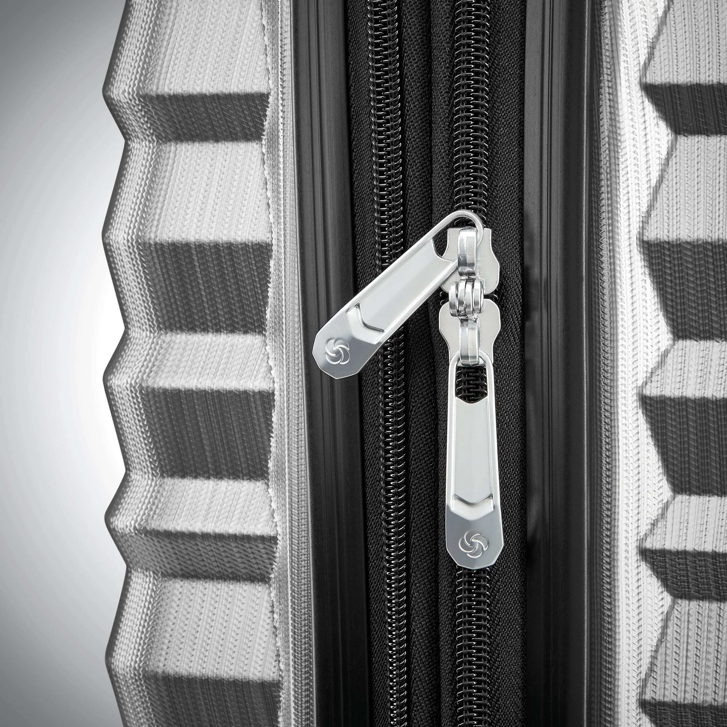 Samsonite Ziplite 4.0 Spinner Carry-On