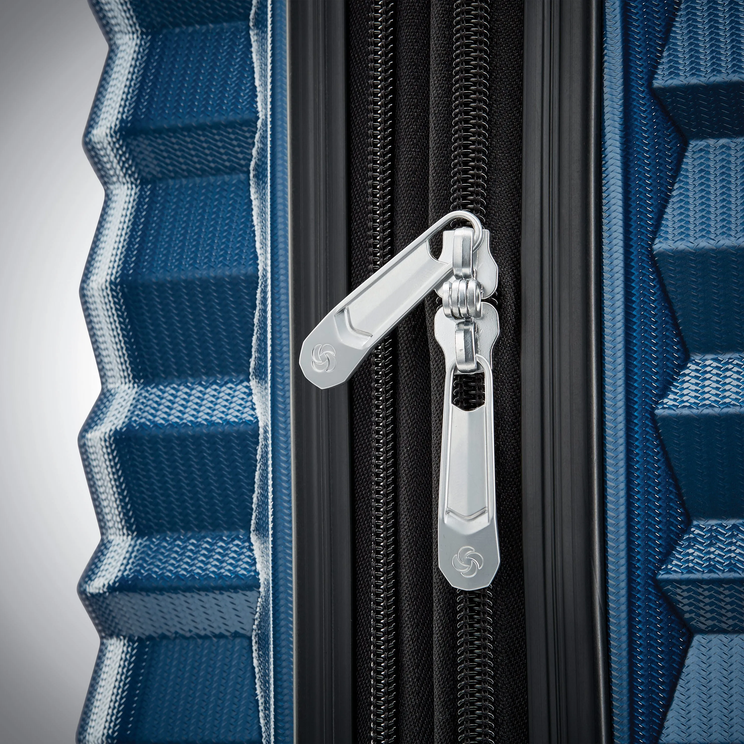 Samsonite Ziplite 4.0 Spinner Carry-On